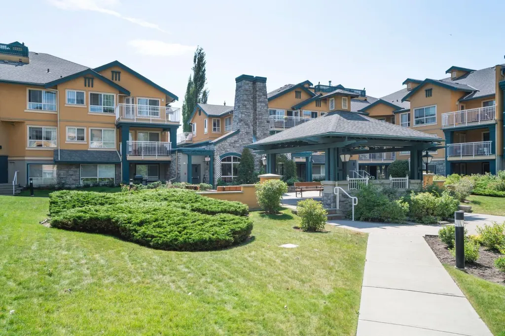 25 Richard Place SW Calgary AB T3E 7N1