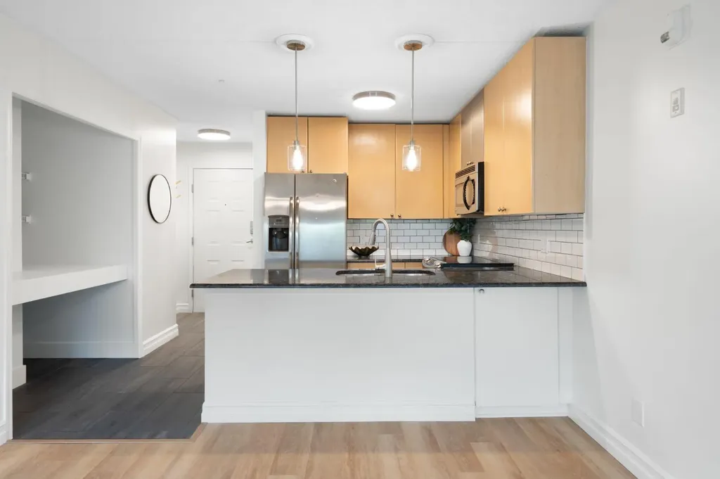 25 Richard Place SW Calgary AB T3E 7N1