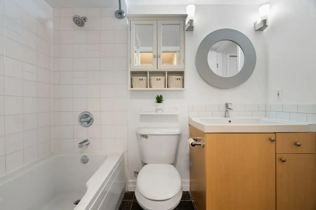25 Richard Place SW Calgary AB T3E 7N1