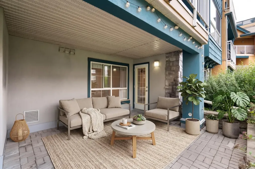25 Richard Place SW Calgary AB T3E 7N1
