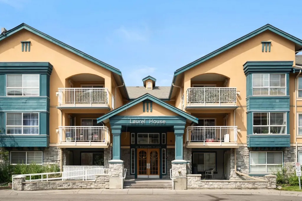 25 Richard Place SW Calgary AB T3E 7N1