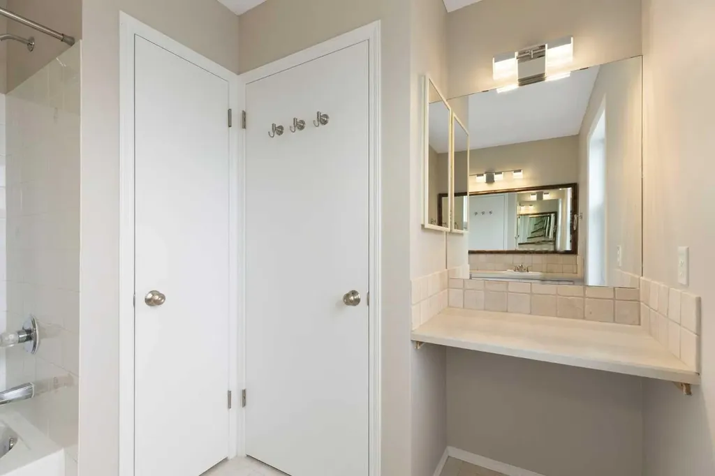 130 Tuscany Valley Drive NW Calgary AB T3L 2C1