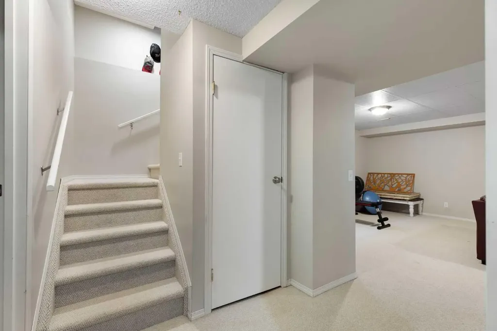 130 Tuscany Valley Drive NW Calgary AB T3L 2C1