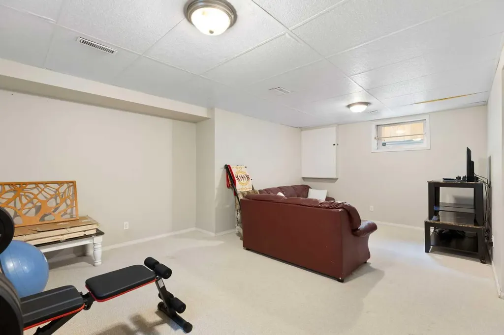130 Tuscany Valley Drive NW Calgary AB T3L 2C1
