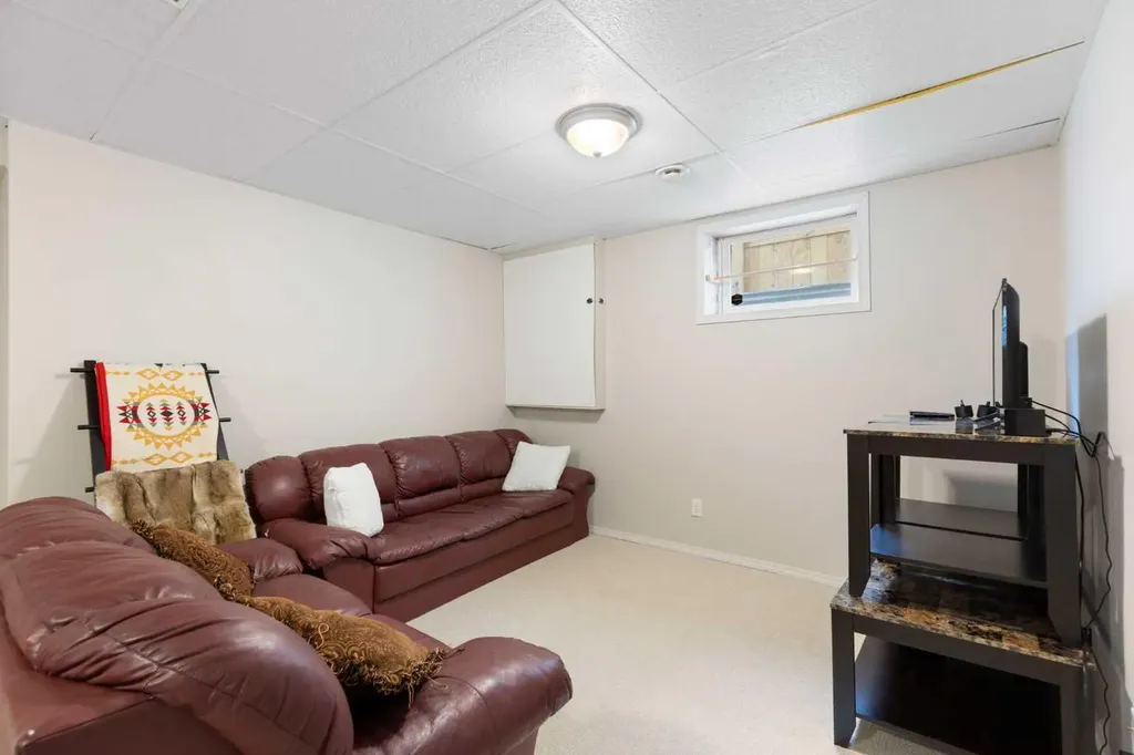 130 Tuscany Valley Drive NW Calgary AB T3L 2C1