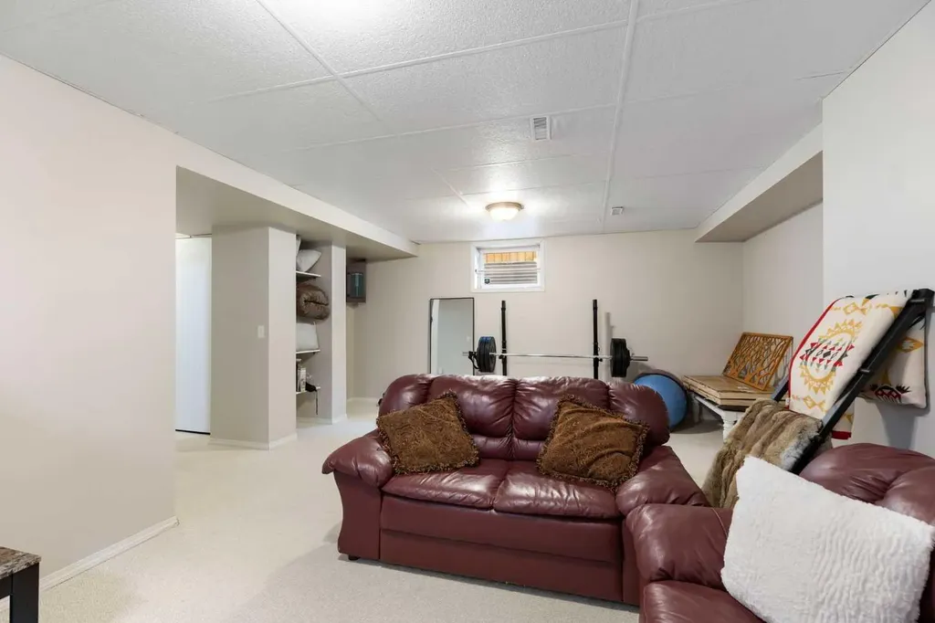 130 Tuscany Valley Drive NW Calgary AB T3L 2C1