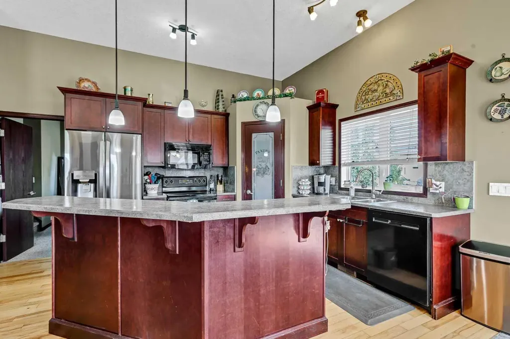 800 Carriage Lane Place N Carstairs AB T0M 0N0