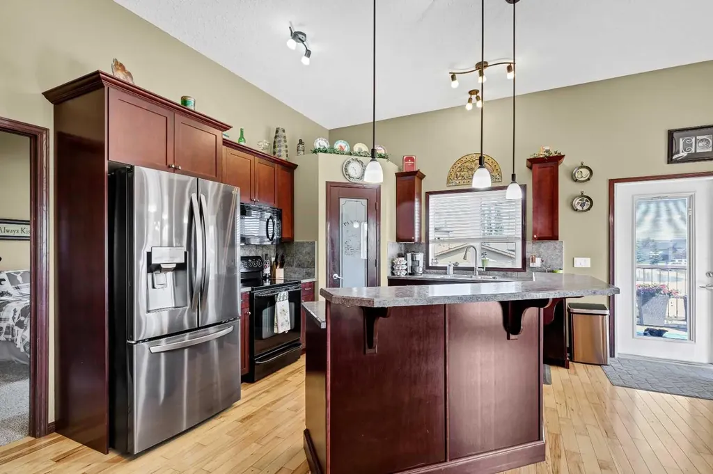 800 Carriage Lane Place N Carstairs AB T0M 0N0