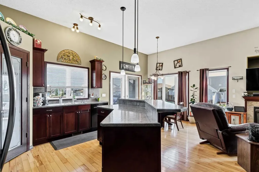 800 Carriage Lane Place N Carstairs AB T0M 0N0