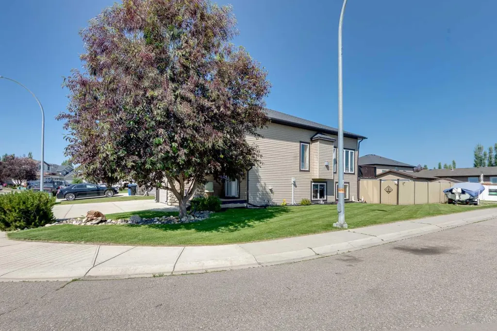 800 Carriage Lane Place N Carstairs AB T0M 0N0