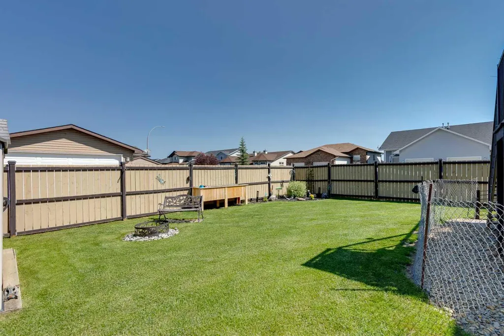 800 Carriage Lane Place N Carstairs AB T0M 0N0