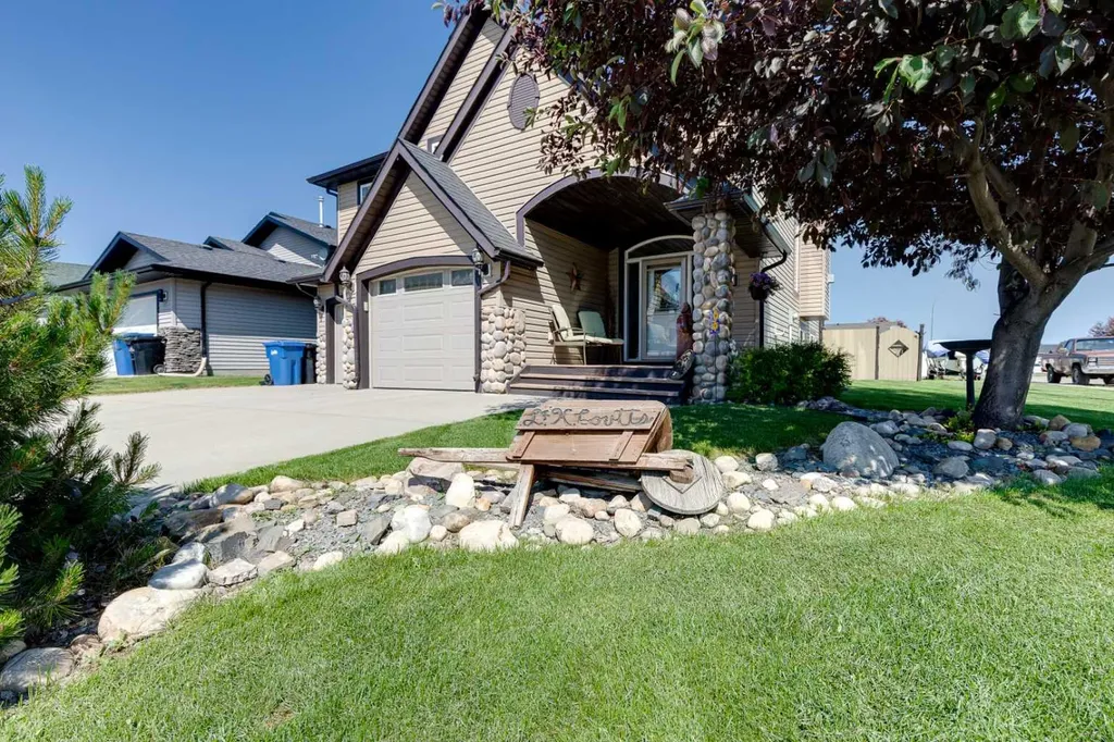 800 Carriage Lane Place N Carstairs AB T0M 0N0