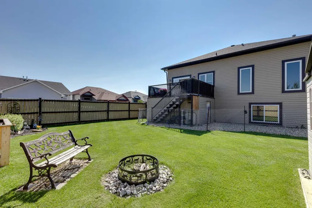 800 Carriage Lane Place N Carstairs AB T0M 0N0