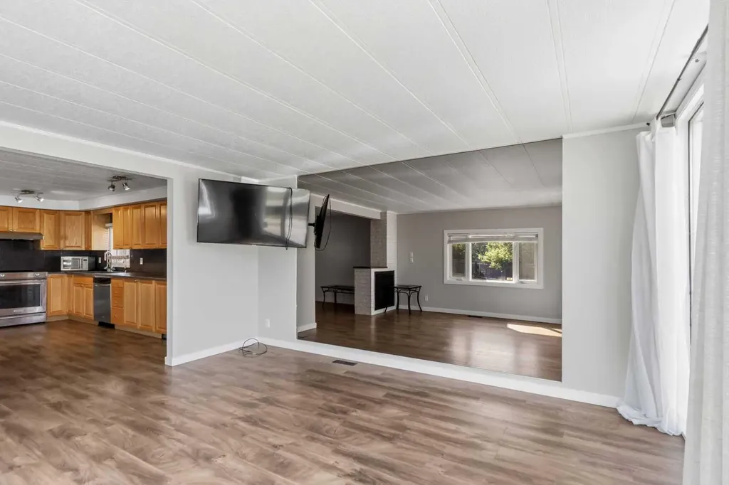 240 Grandview Crescent Fort Mcmurray AB T9H 4X8