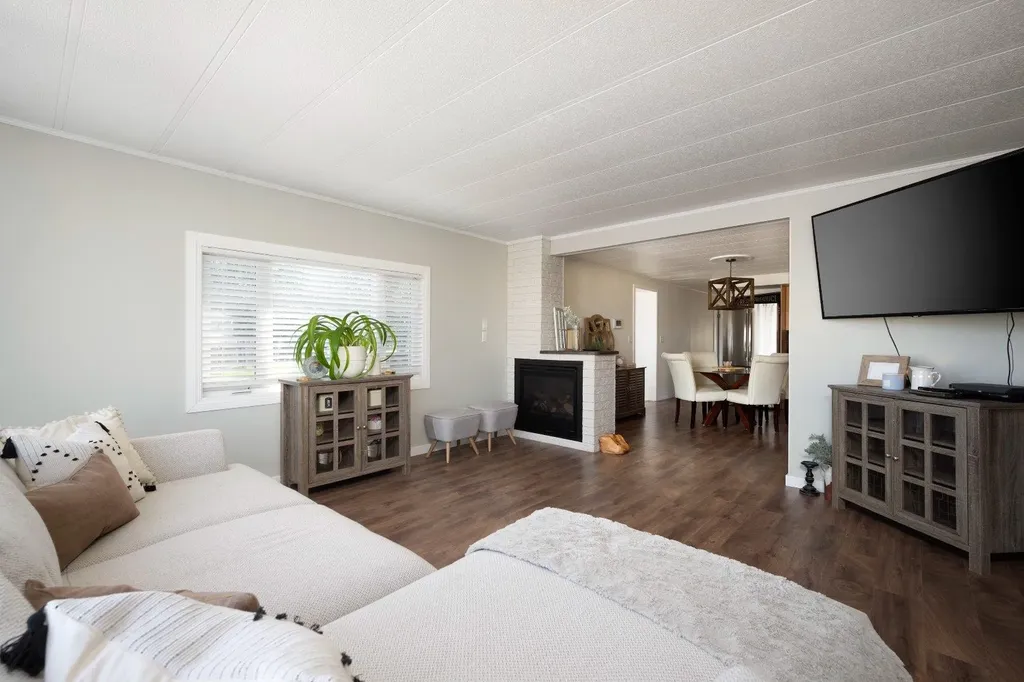 240 Grandview Crescent Fort Mcmurray AB T9H 4X8