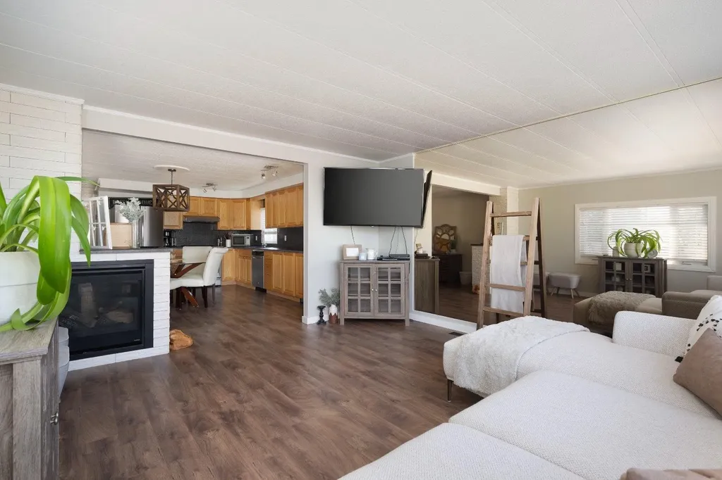 240 Grandview Crescent Fort Mcmurray AB T9H 4X8