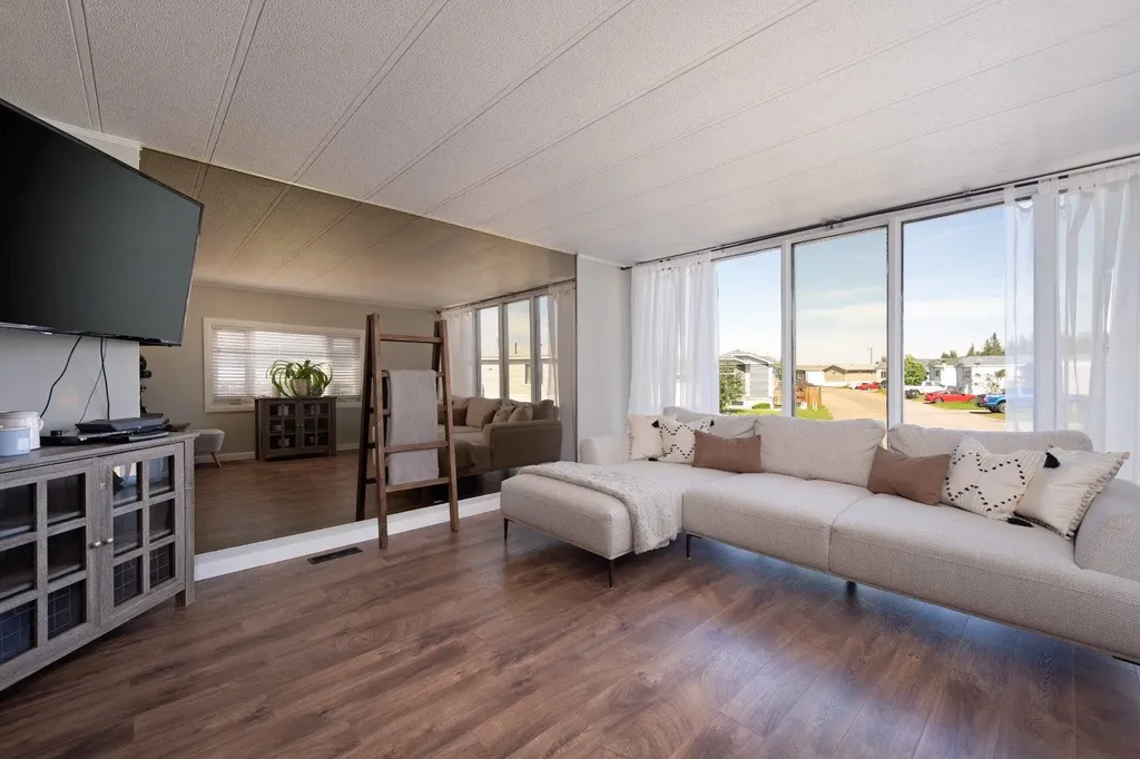 240 Grandview Crescent Fort Mcmurray AB T9H 4X8