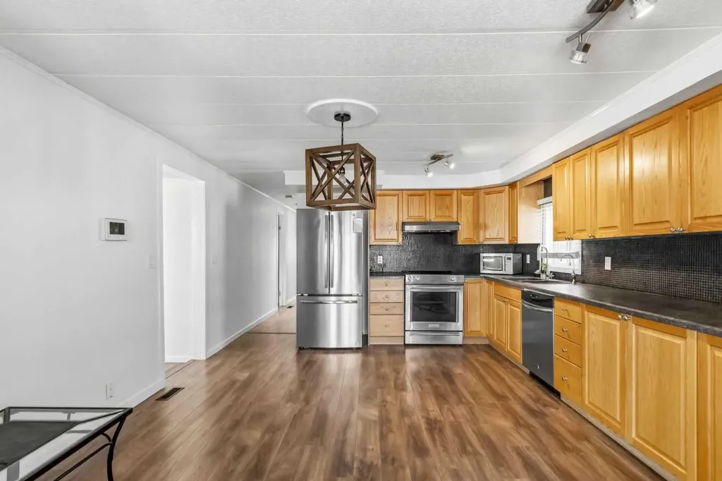 240 Grandview Crescent Fort Mcmurray AB T9H 4X8