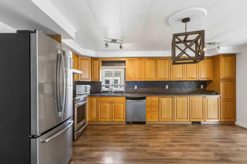 240 Grandview Crescent Fort Mcmurray AB T9H 4X8