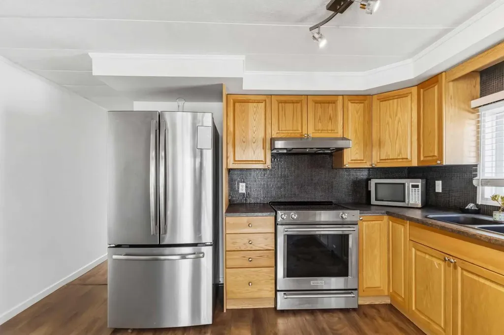 240 Grandview Crescent Fort Mcmurray AB T9H 4X8
