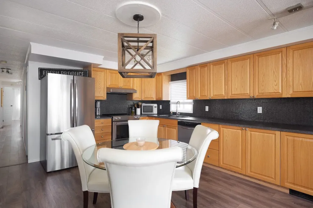 240 Grandview Crescent Fort Mcmurray AB T9H 4X8