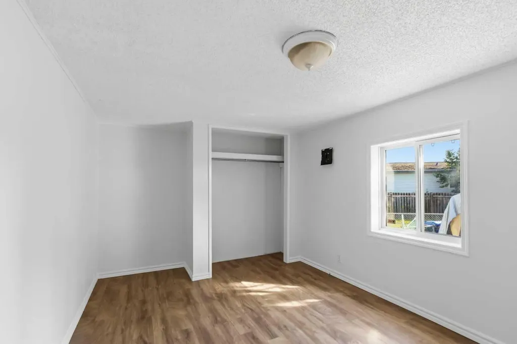 240 Grandview Crescent Fort Mcmurray AB T9H 4X8