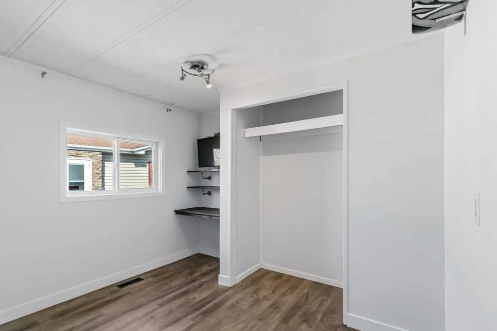 240 Grandview Crescent Fort Mcmurray AB T9H 4X8