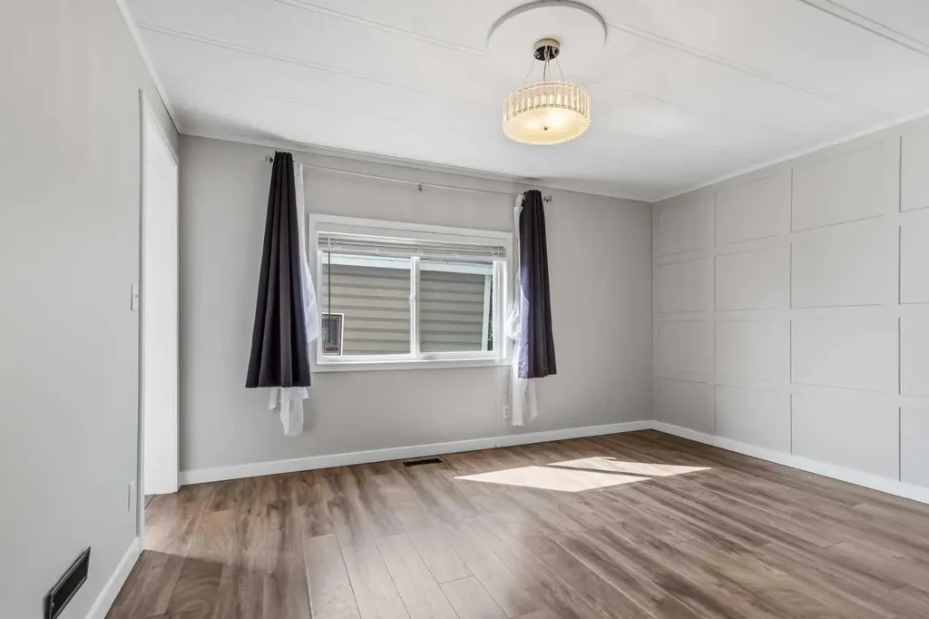 240 Grandview Crescent Fort Mcmurray AB T9H 4X8