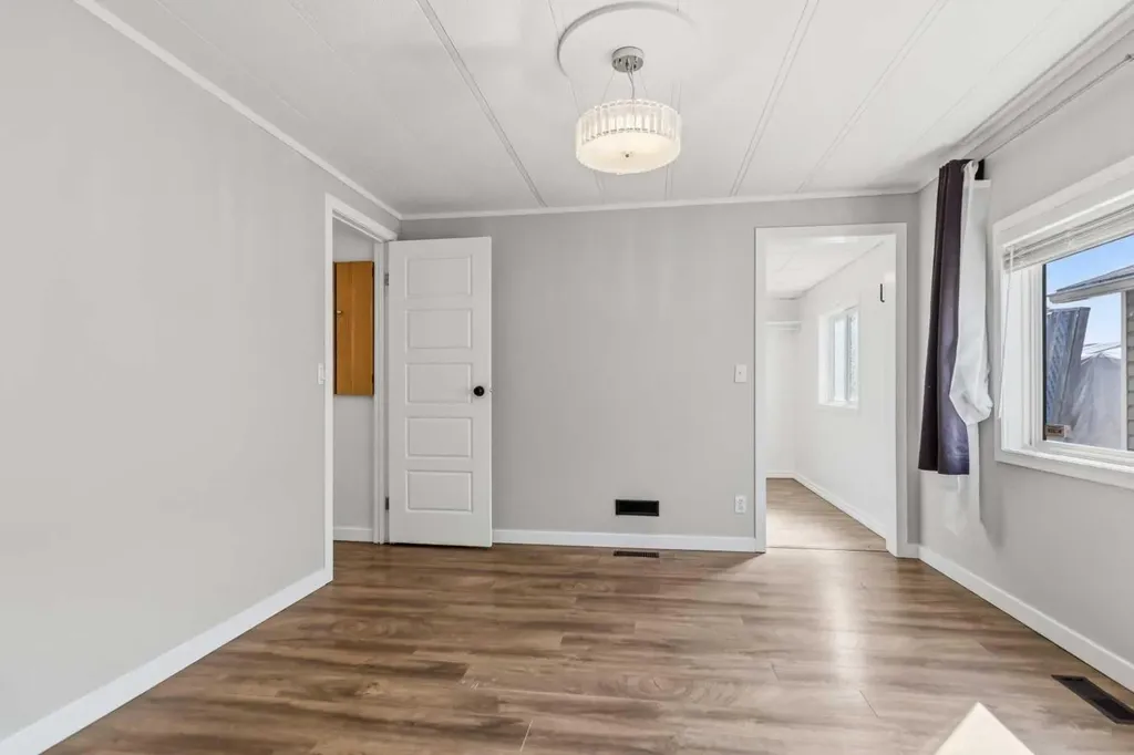 240 Grandview Crescent Fort Mcmurray AB T9H 4X8