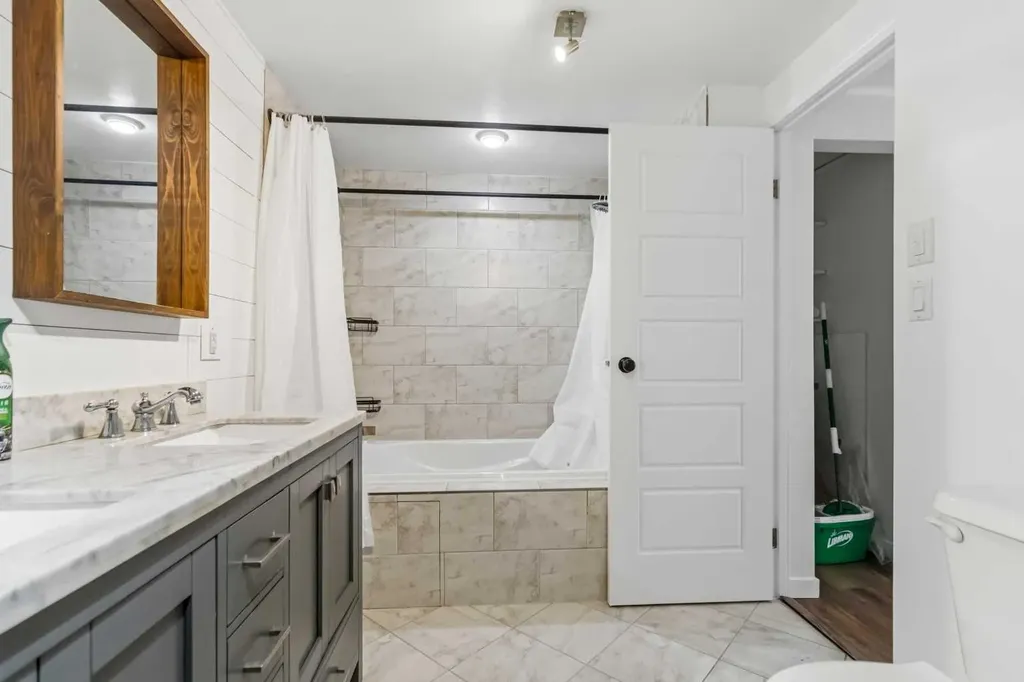 240 Grandview Crescent Fort Mcmurray AB T9H 4X8
