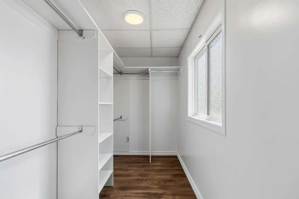 240 Grandview Crescent Fort Mcmurray AB T9H 4X8