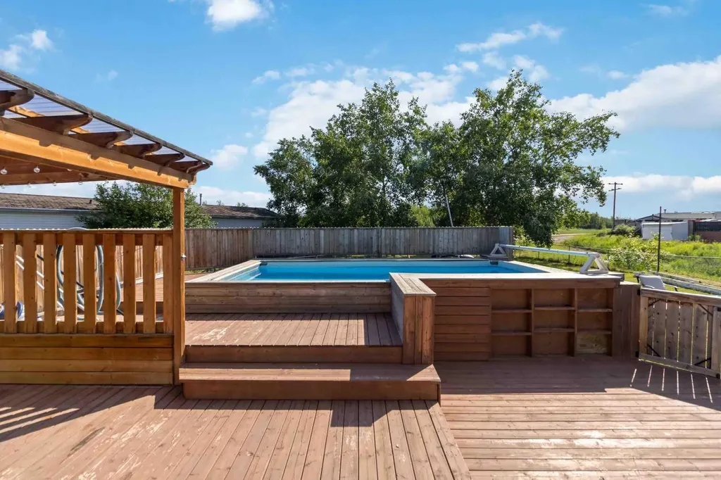 240 Grandview Crescent Fort Mcmurray AB T9H 4X8