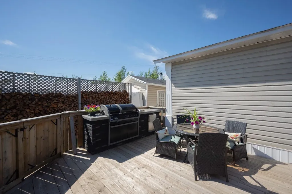 240 Grandview Crescent Fort Mcmurray AB T9H 4X8