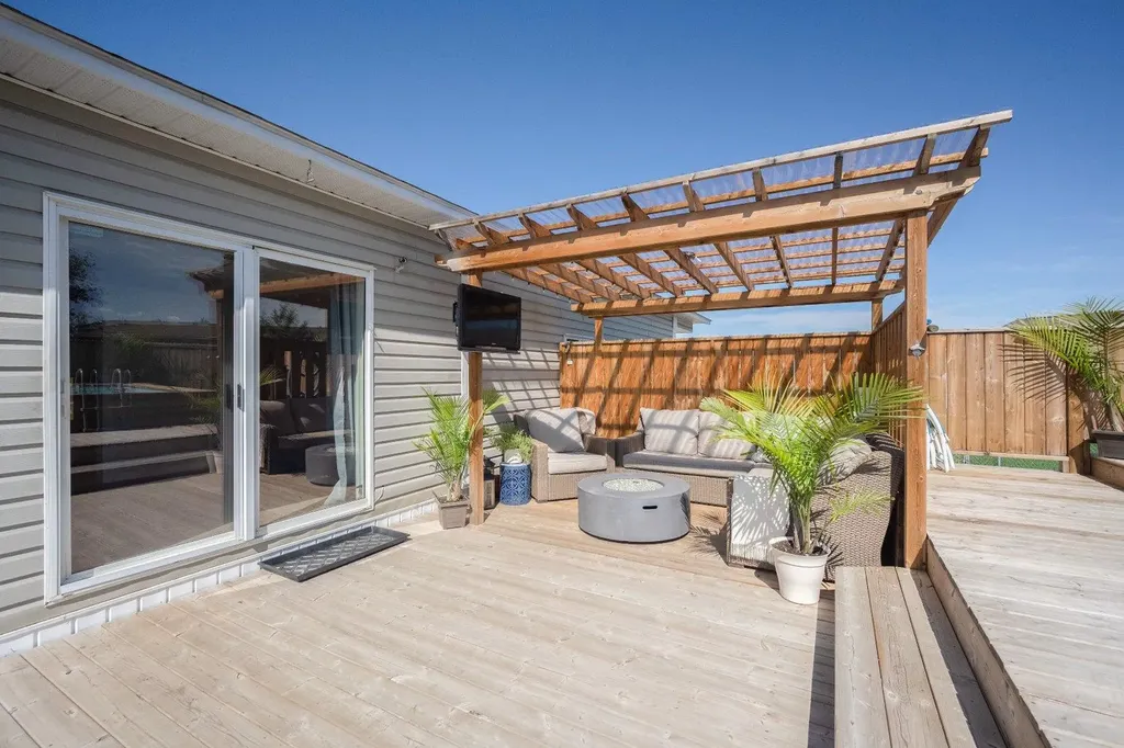 240 Grandview Crescent Fort Mcmurray AB T9H 4X8