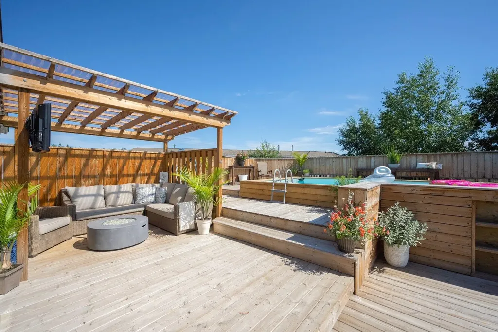 240 Grandview Crescent Fort Mcmurray AB T9H 4X8