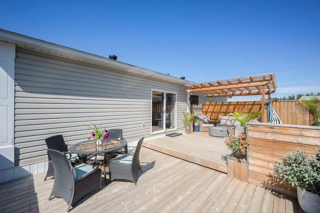 240 Grandview Crescent Fort Mcmurray AB T9H 4X8