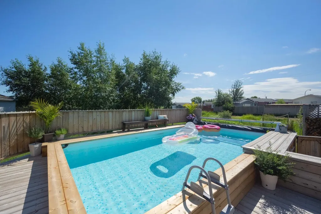 240 Grandview Crescent Fort Mcmurray AB T9H 4X8