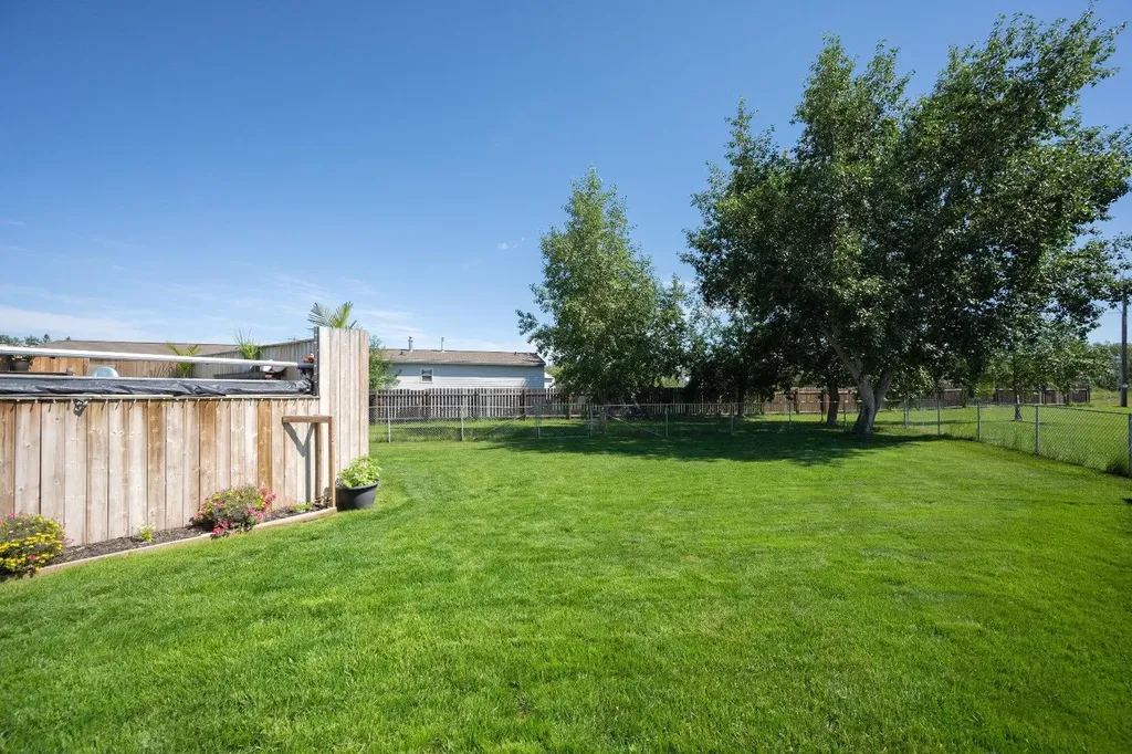 240 Grandview Crescent Fort Mcmurray AB T9H 4X8