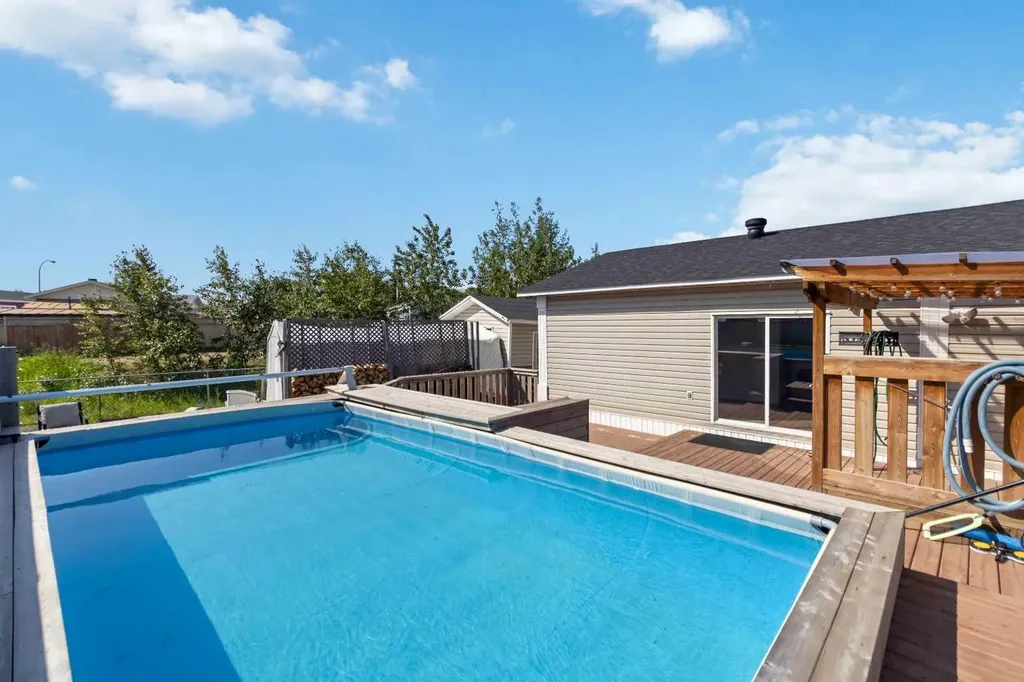 240 Grandview Crescent Fort Mcmurray AB T9H 4X8