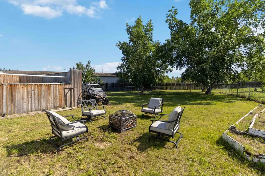 240 Grandview Crescent Fort Mcmurray AB T9H 4X8