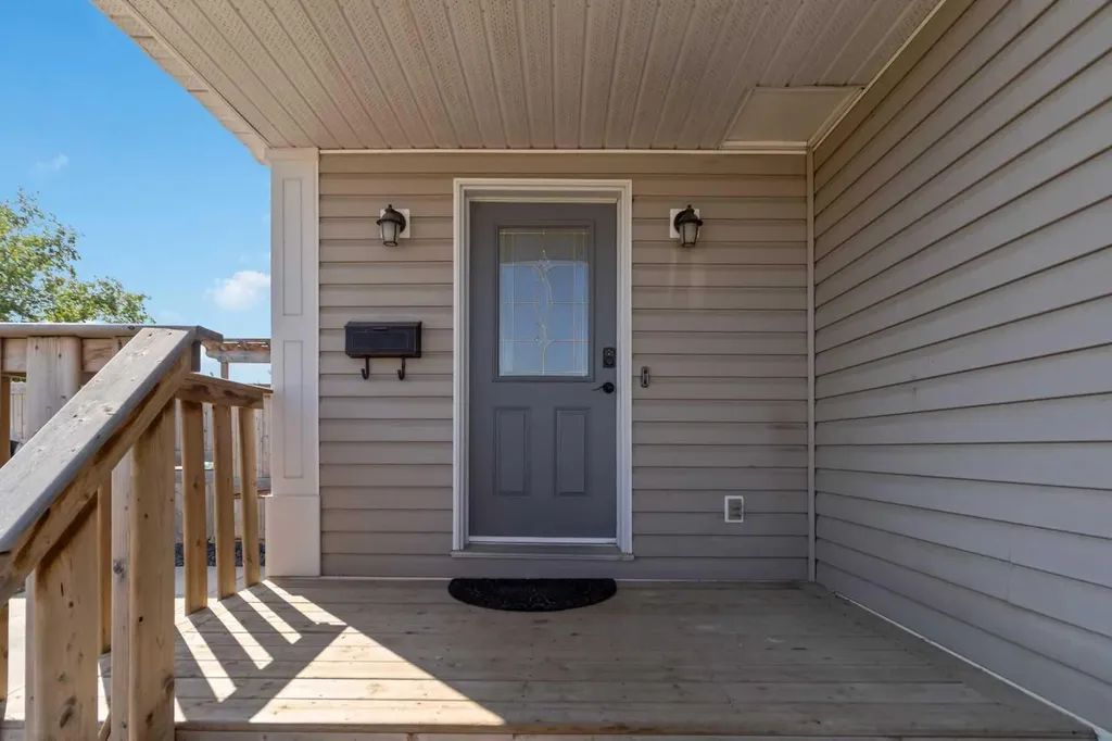 240 Grandview Crescent Fort Mcmurray AB T9H 4X8