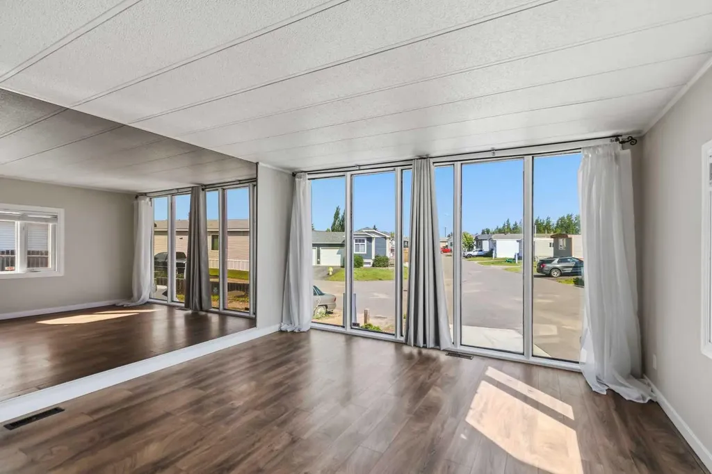 240 Grandview Crescent Fort Mcmurray AB T9H 4X8