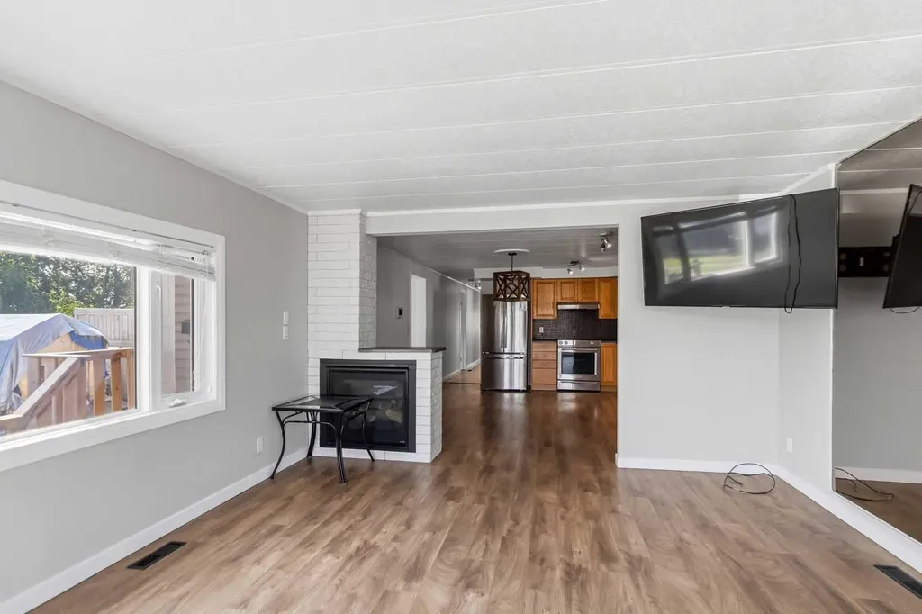 240 Grandview Crescent Fort Mcmurray AB T9H 4X8
