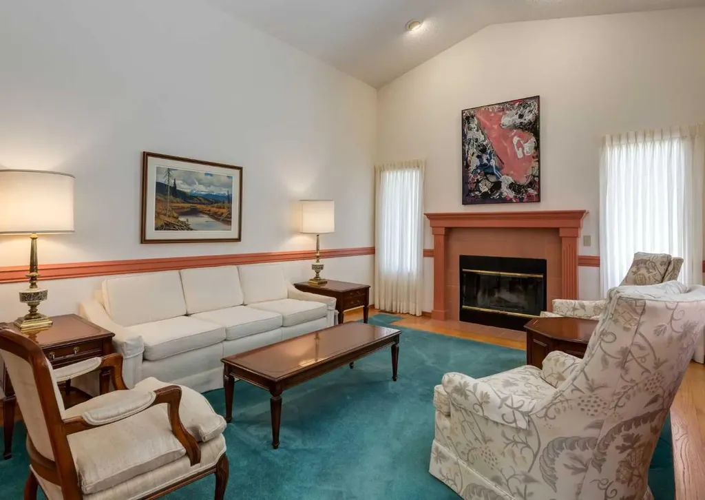 307 Schooner Landing NW Calgary AB T3L 1X5