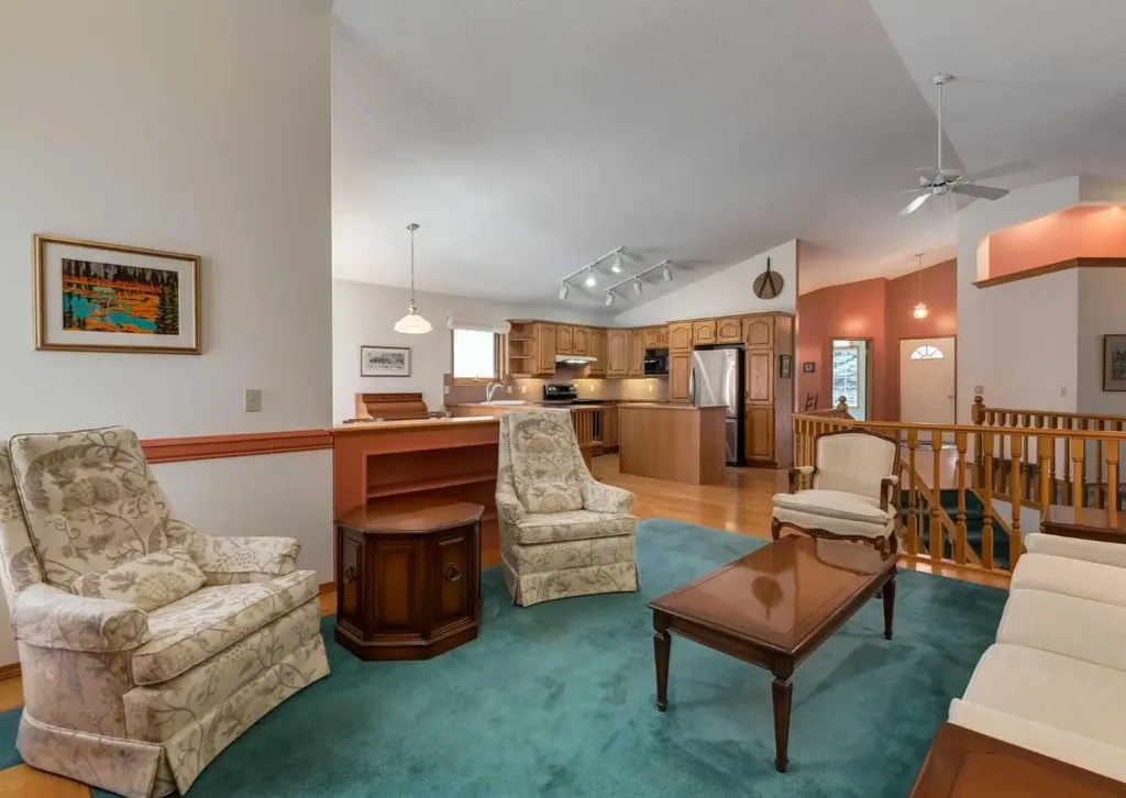 307 Schooner Landing NW Calgary AB T3L 1X5