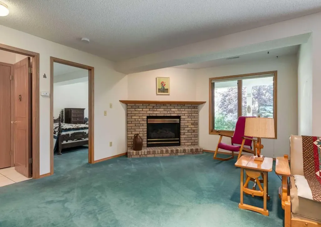 307 Schooner Landing NW Calgary AB T3L 1X5