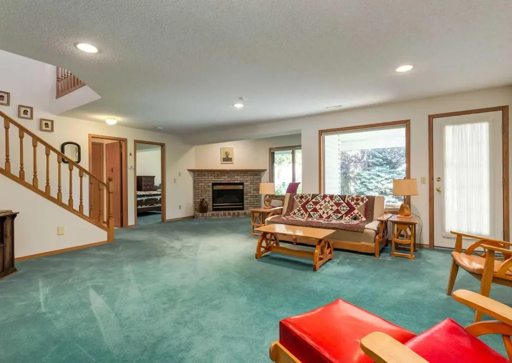 307 Schooner Landing NW Calgary AB T3L 1X5