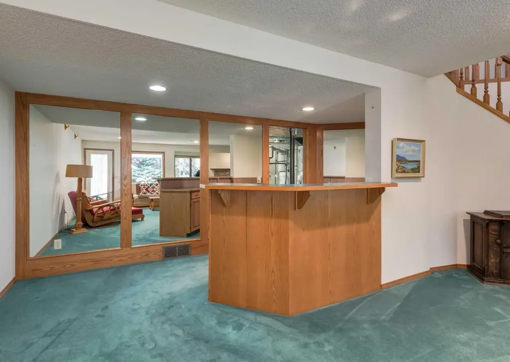 307 Schooner Landing NW Calgary AB T3L 1X5