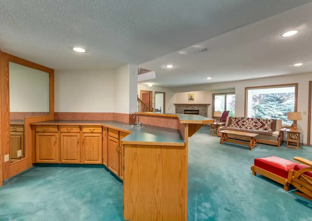 307 Schooner Landing NW Calgary AB T3L 1X5