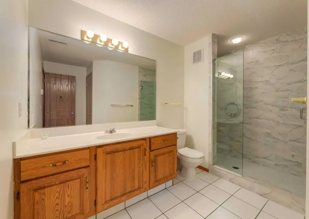 307 Schooner Landing NW Calgary AB T3L 1X5